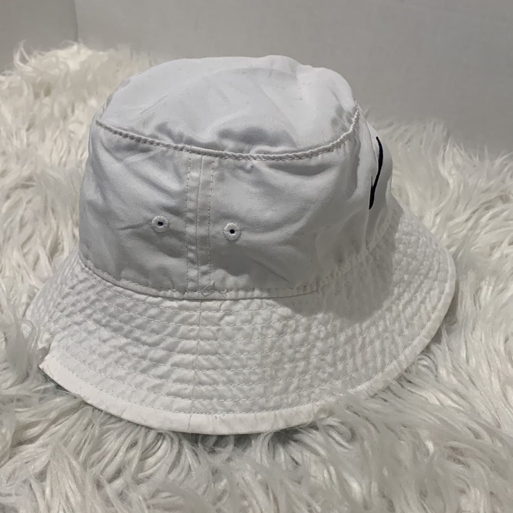 NIKE toddler bucket hat UPF40+ white embroidered logo adjustable chin strap - Picture 5 of 9